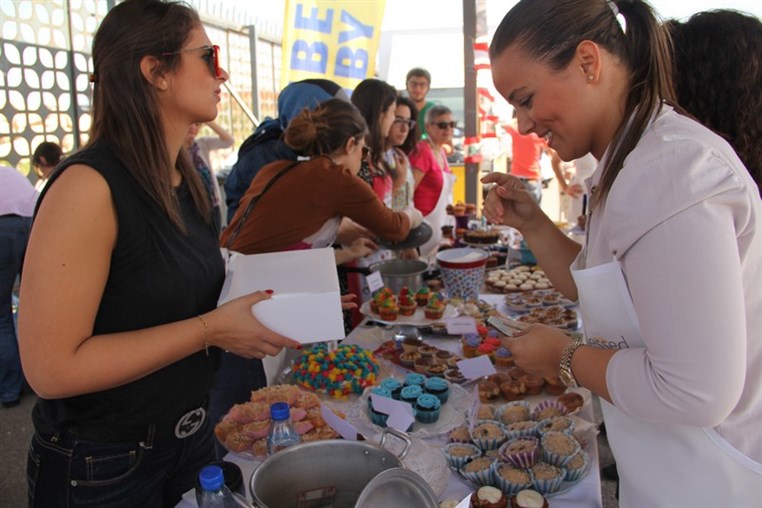 CrumbleBerrys Eat cake for a cause